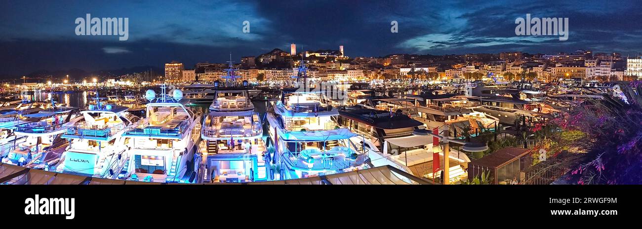 Cannes, Frankreich. 17th Sep, 2023. Cannes, France - September 17, 2023: Cannes Yachting Festival with general Blue Hour Panorama Atmosphere Seaview. Yachts, Yachten, Yacht. Mandoga Media Germany Credit: dpa/Alamy Live News Stock Photo