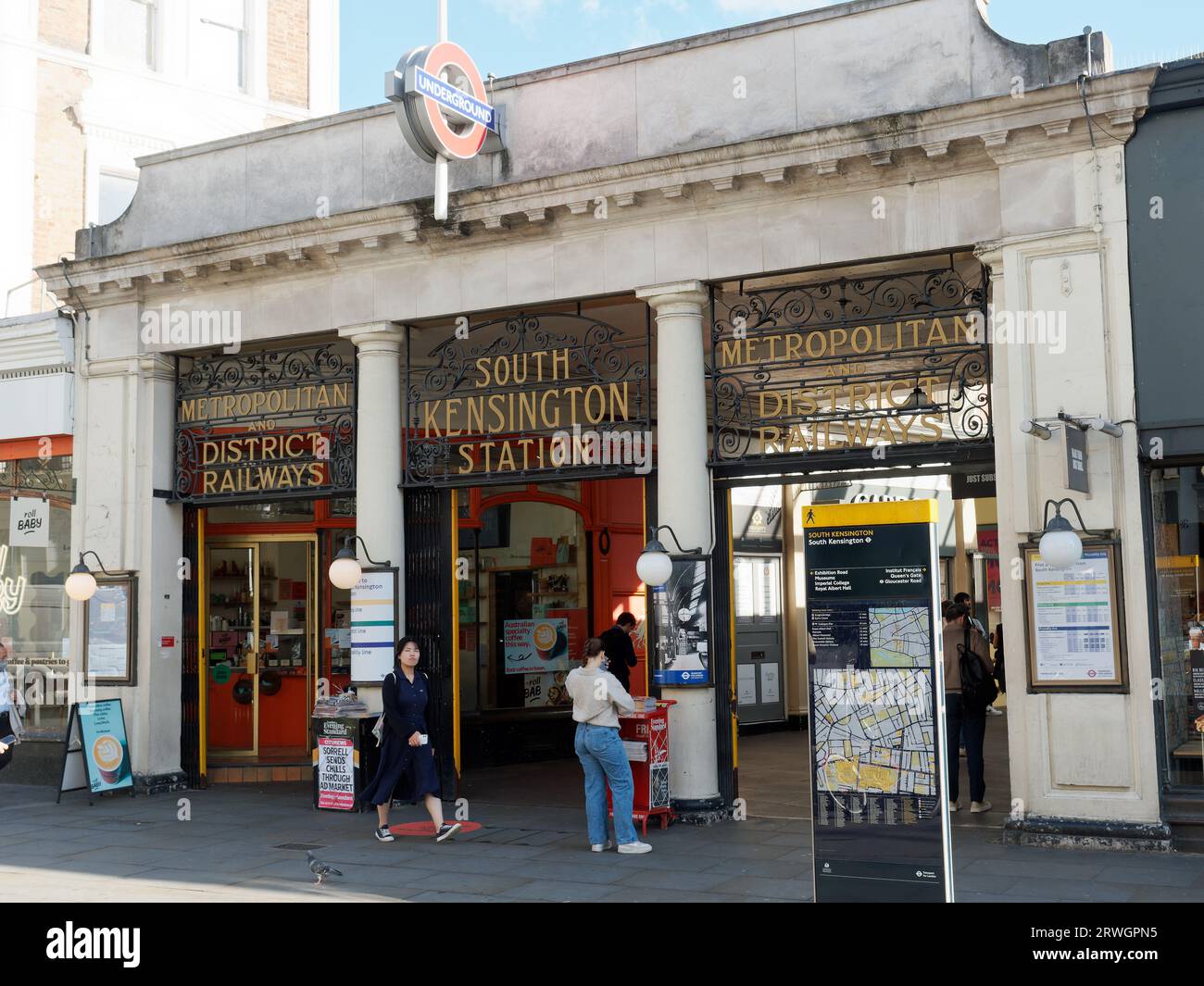 London tube stations hi-res stock photography and images - Alamy