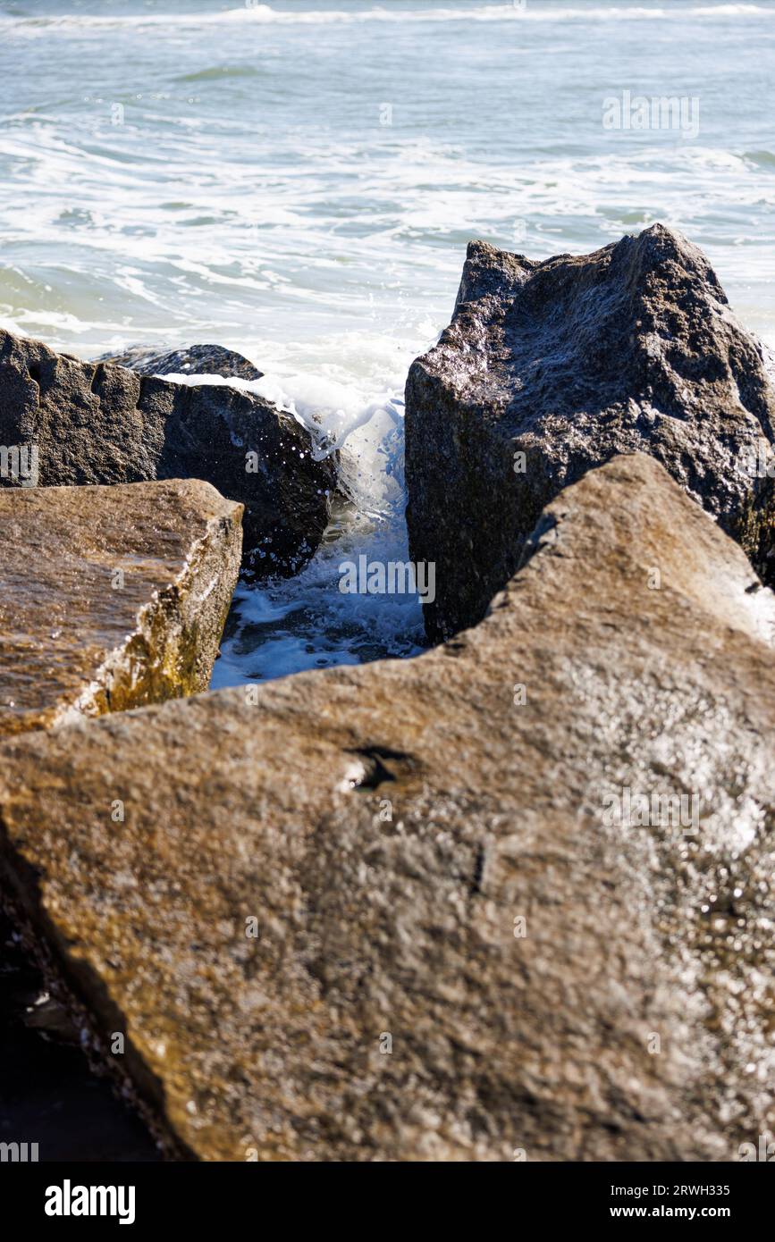 Rushing ocean water white foam hi-res stock photography and images - Alamy