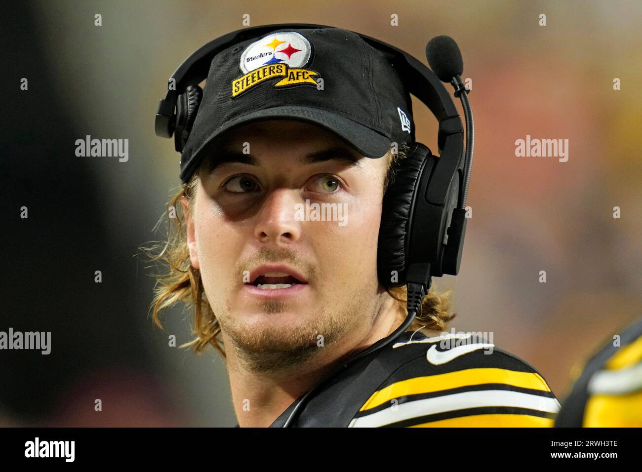 Pittsburgh Steelers quarterback Kenny Pickett looks at the scoreboard ...