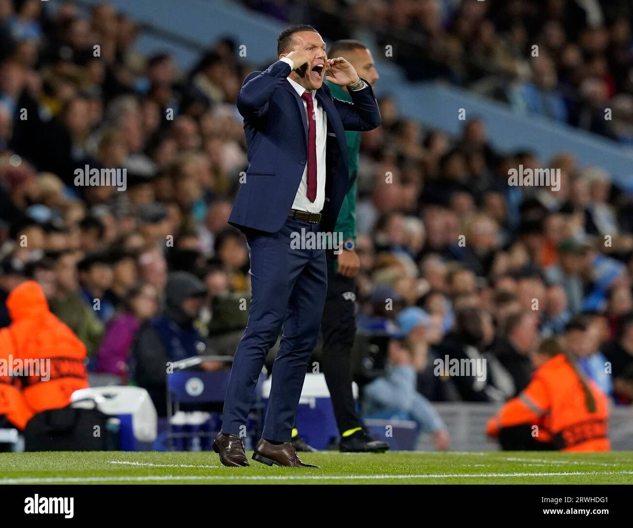 MANCHESTER, UK. 19th Sep, 2023. Barak Bakhar coach of Red Star Belgrade shouts instructions during the UEFA Champions League match at the Etihad Stadium, Manchester. Picture credit should read: Andrew Yates/Sportimage Credit: Sportimage Ltd/Alamy Live News Stock Photo