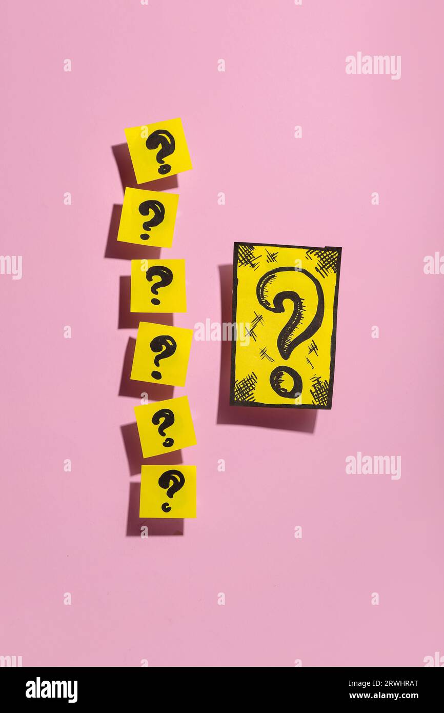 Quiz card with question marks on pink background Stock Photo