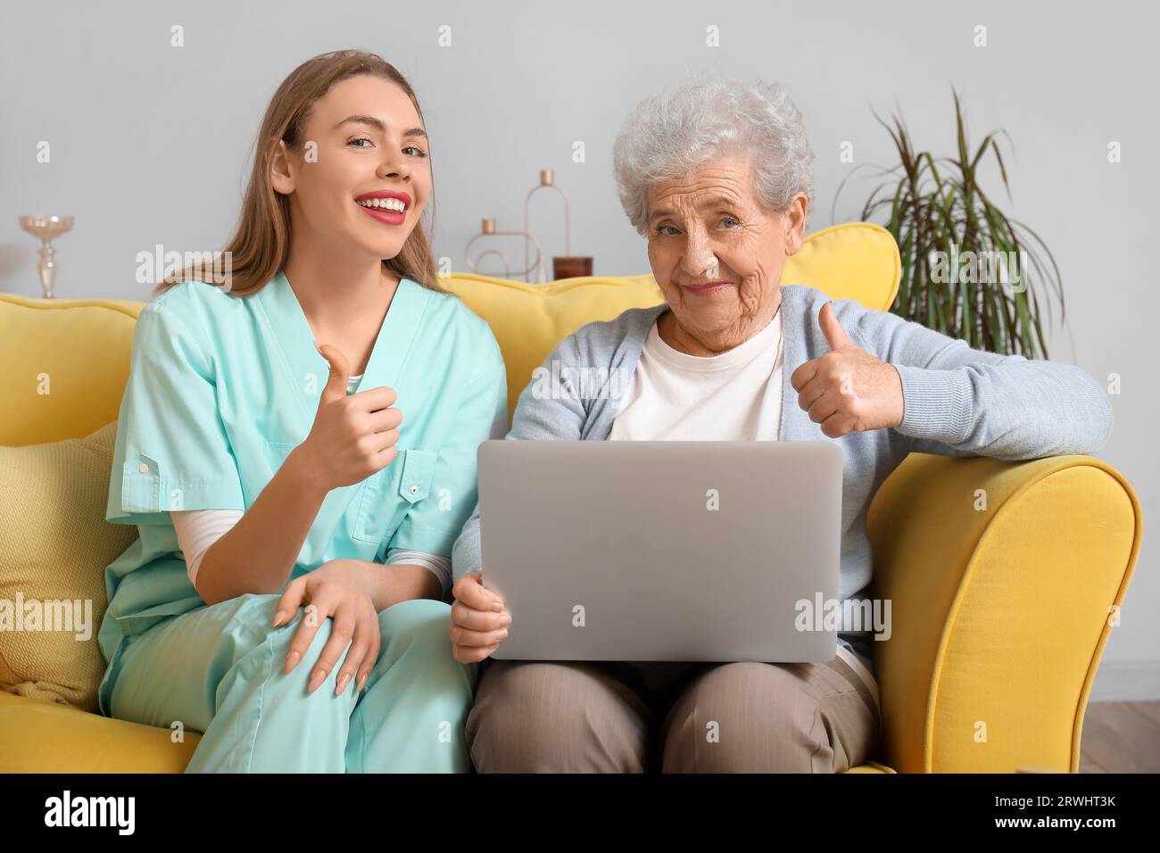 Thumbs up senior female doctor hi-res stock photography and images - Alamy
