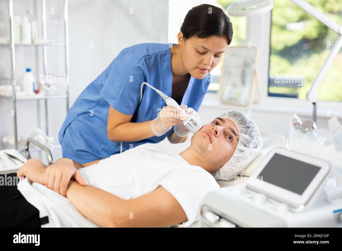 Capable Doctor Hydrogen capable hi-res stock photography and images - Alamy