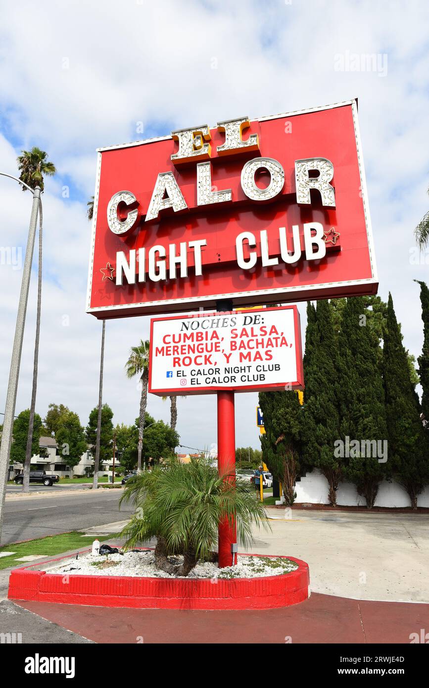ANAHEIM, CALIFORNIA - 17 SEPT 2023: El Calor Mexican Night Club on Lincoln Avenue. Stock Photo