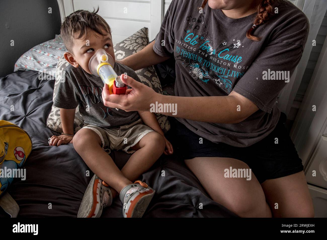 Boy using asthma inhaler and spacer Stock Photo - Alamy