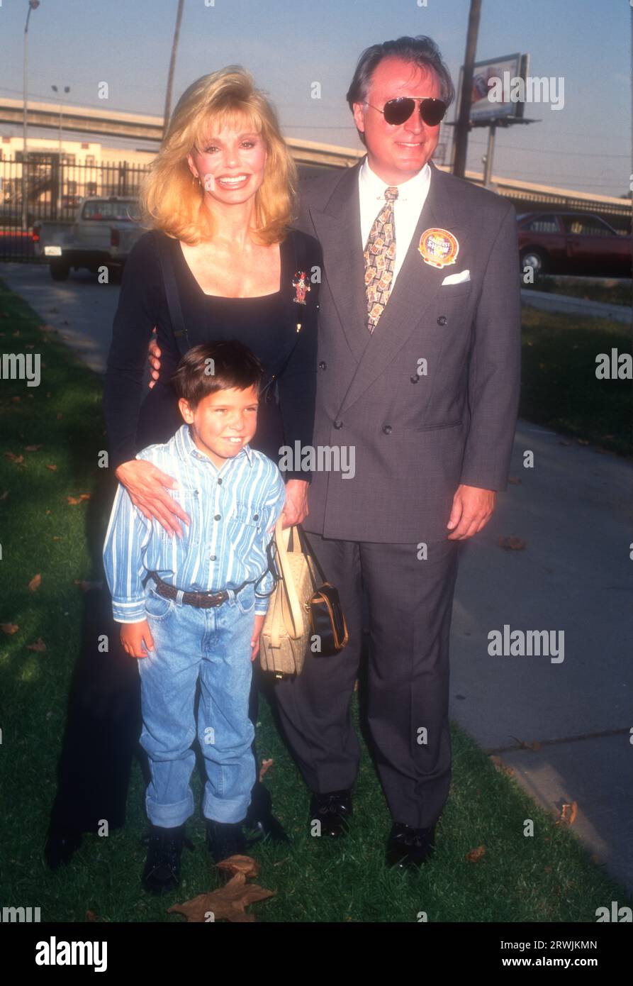 Los Angeles, California, USA 25th July 1996 Actress Loni Anderson boyfriend Geoff Brown and son Quinton Reynolds attend ÒThe Greatest Show On EarthÓ Ringling Brothers and Barnum & Bailey 126th Edition to Benefit the Variety Club ChildrenÕs Charity at the Los Angeles Sports Arena on July 25, 1996 in Los Angeles, California, USA. Photo by Barry King/Alamy Stock Photo Stock Photo