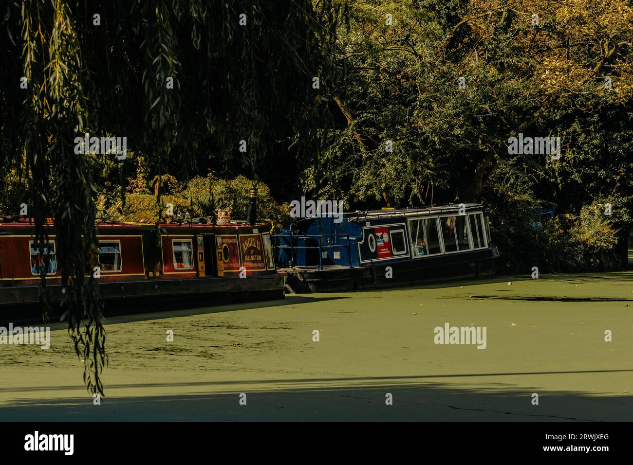 London City Road Lock Regent's Canal City of London Stock Photo - Alamy