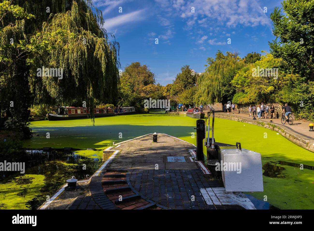 London City Road Lock Regent's Canal City of London Stock Photo - Alamy