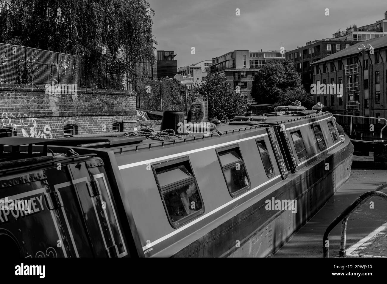 London City Road Lock Regent's Canal City of London Stock Photo - Alamy