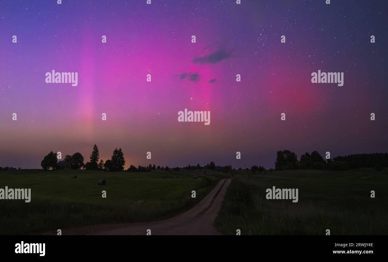 Northern lights - Aurora borealis dancing in the night sky Stock Photo ...