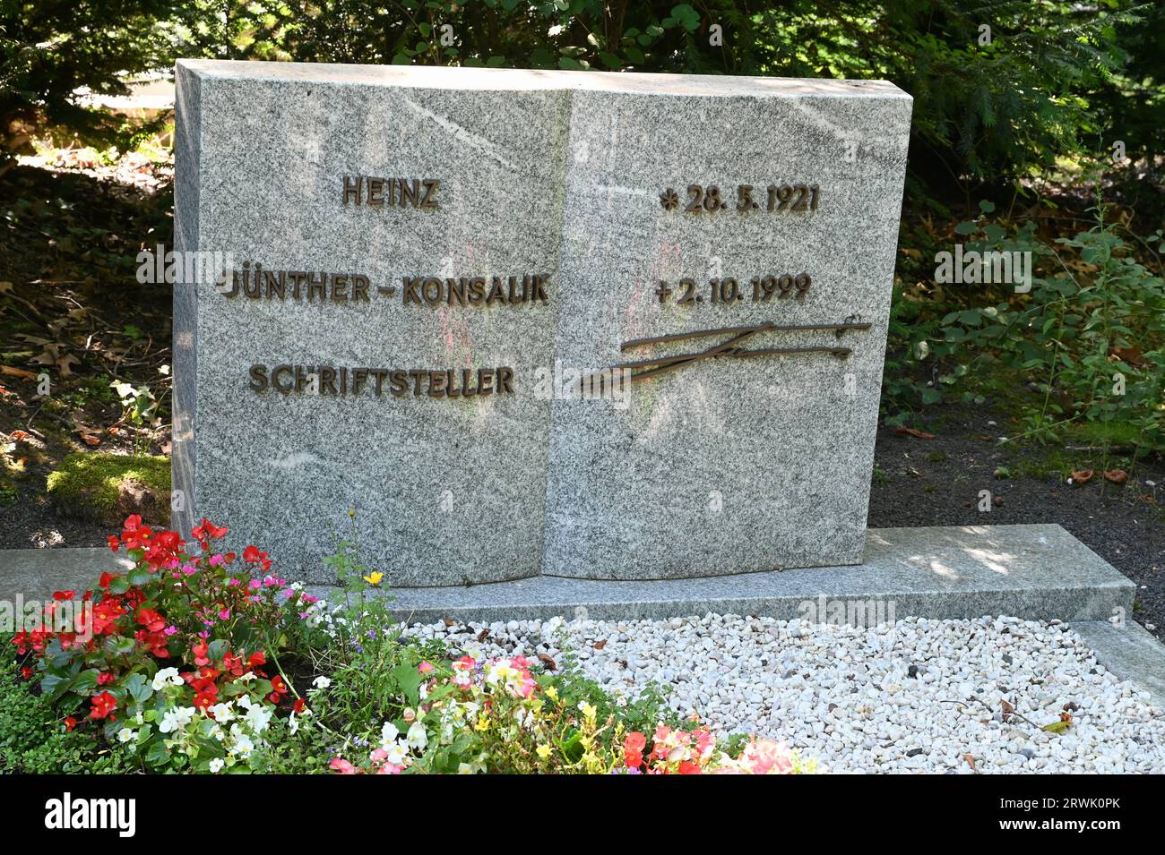 Cologne, Germany. 10th Sep, 2023. The grave of the writer Heinz G. Konsalik, actually Heinz Günther. Grave at the Cologne cemetery for celebrities Melaten Credit: Horst Galuschka/dpa/Horst Galuschka dpa/Alamy Live News Stock Photo