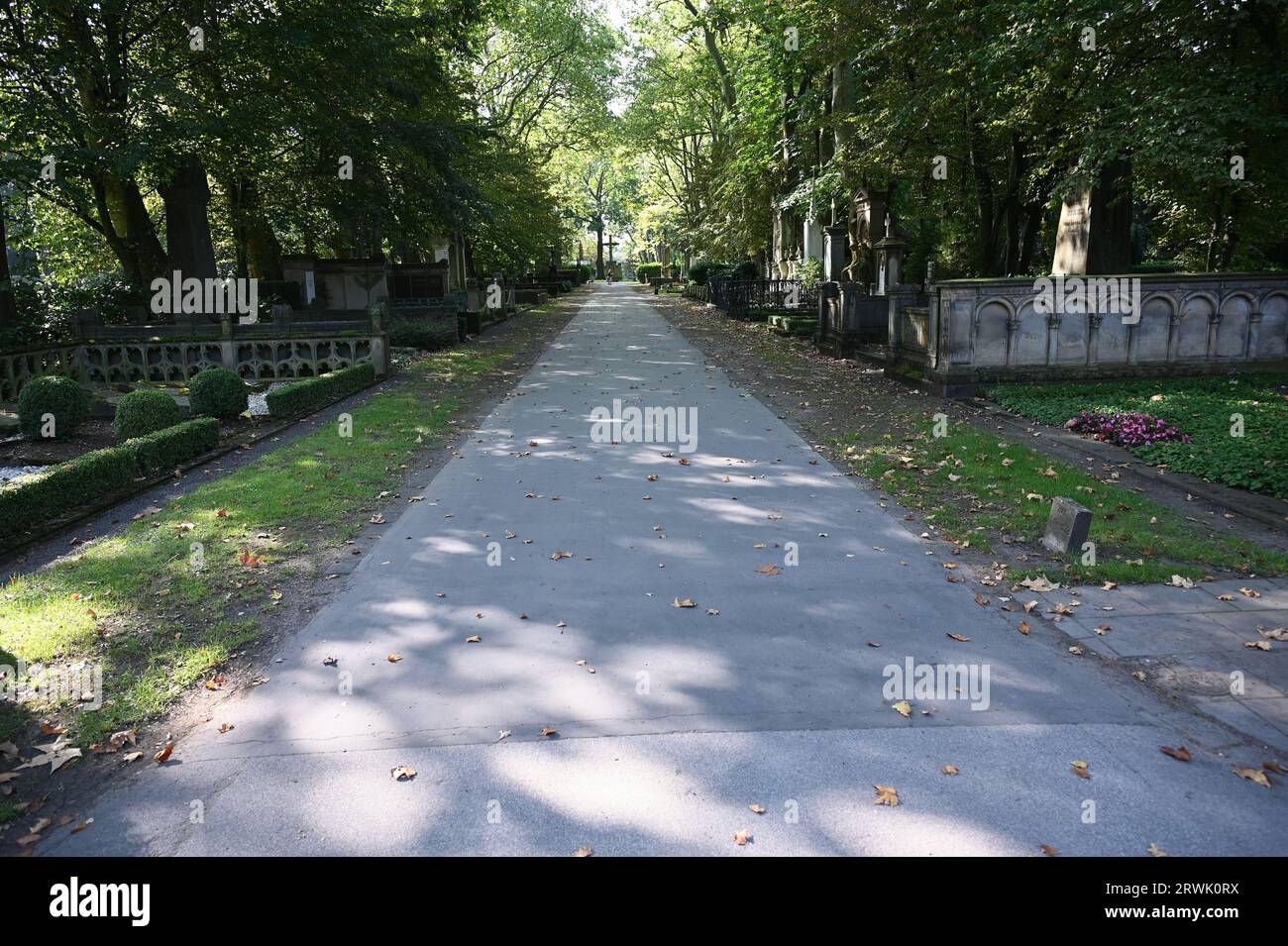 Cologne, Germany. 10th Sep, 2023. Old graves along a path at the Cologne cemetery for celebrities Melaten Credit: Horst Galuschka/dpa/Horst Galuschka dpa/Alamy Live News Stock Photo