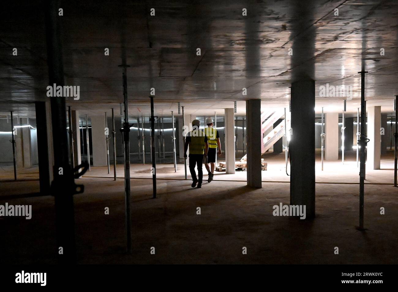 Berlin, Germany. 19th Sep, 2023. David Haustein, shell foreman and Kaan Arac, site manager assistance at the construction site of Vonovia's Holzbauquartier project. Credit: Carla Benkö/dpa/Alamy Live News Stock Photo