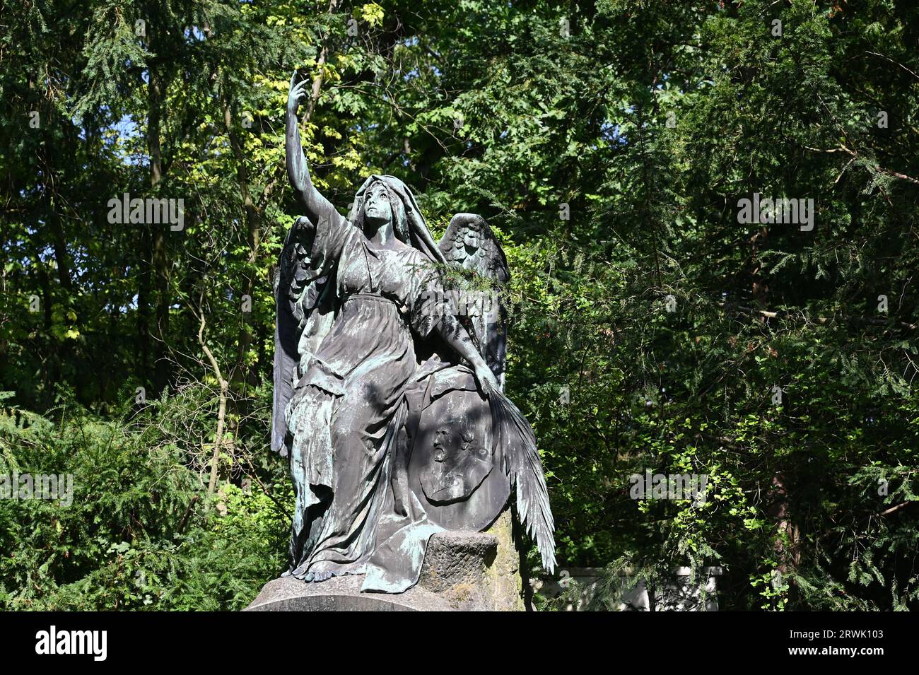 Cologne, Germany. 10th Sep, 2023. An angel watches over the grave . Grave at the Cologne celebrity cemetery Melaten Credit: Horst Galuschka/dpa/Horst Galuschka dpa/Alamy Live News Stock Photo