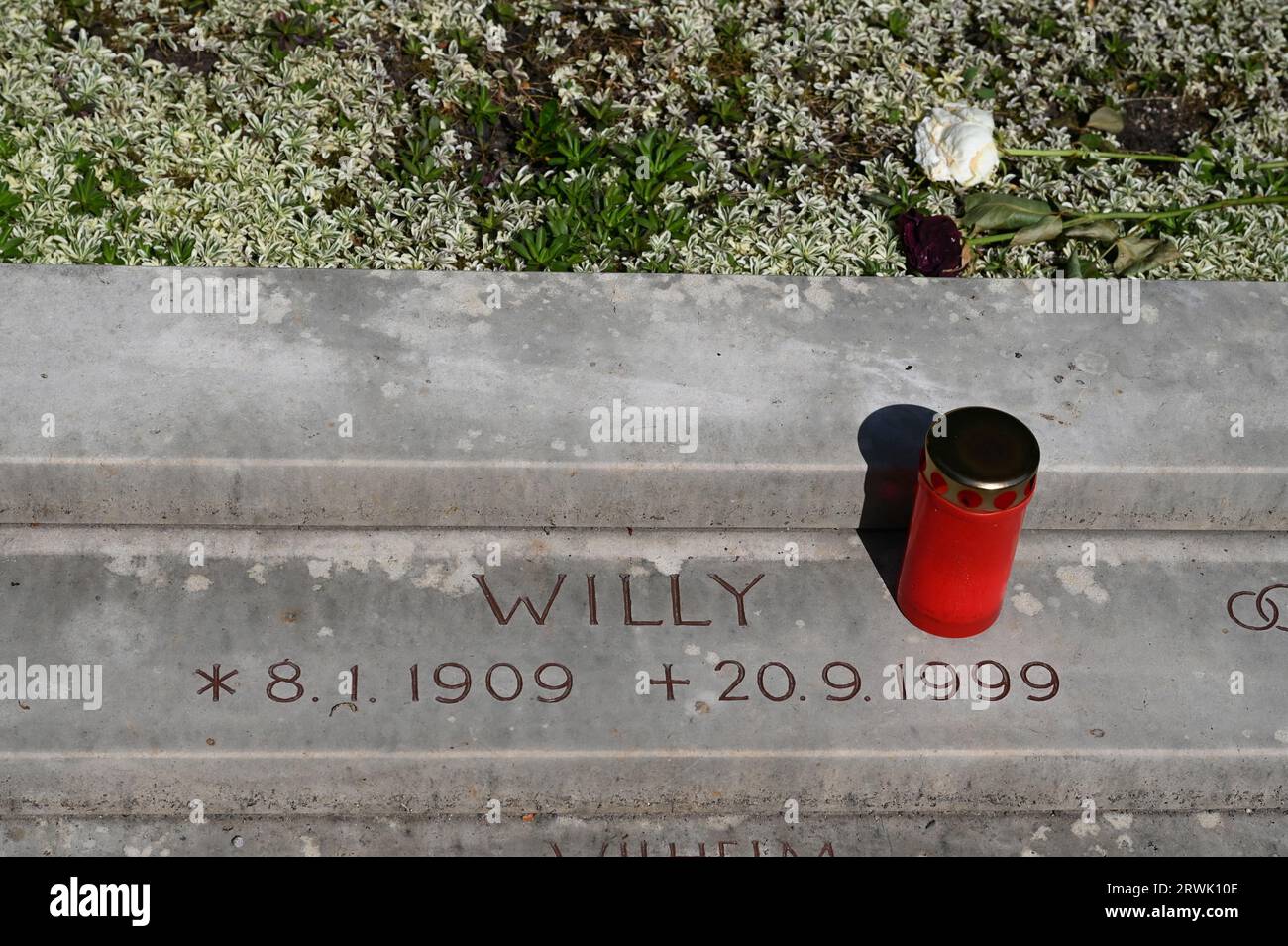 Cologne, Germany. 10th Sep, 2023. Grave of the Millowitsch family, including Willy Millowitsch, at the Cologne celebrity cemetery Melaten Credit: Horst Galuschka/dpa/Horst Galuschka dpa/Alamy Live News Stock Photo