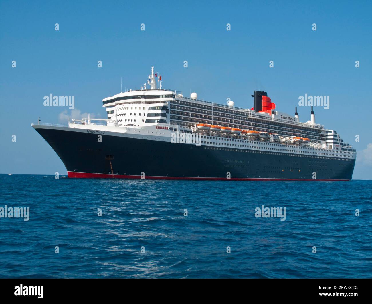 Cruise ship Queen Mary 2 Stock Photo Alamy
