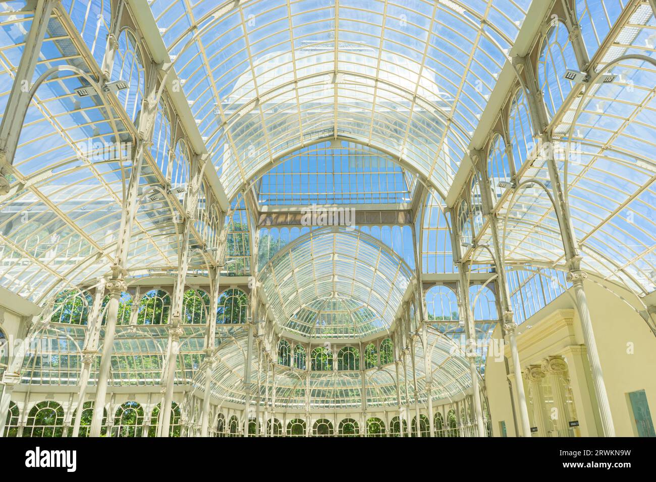 Historic Elegance: Madrid's Retiro and its Crystal Architectural Wonder ...