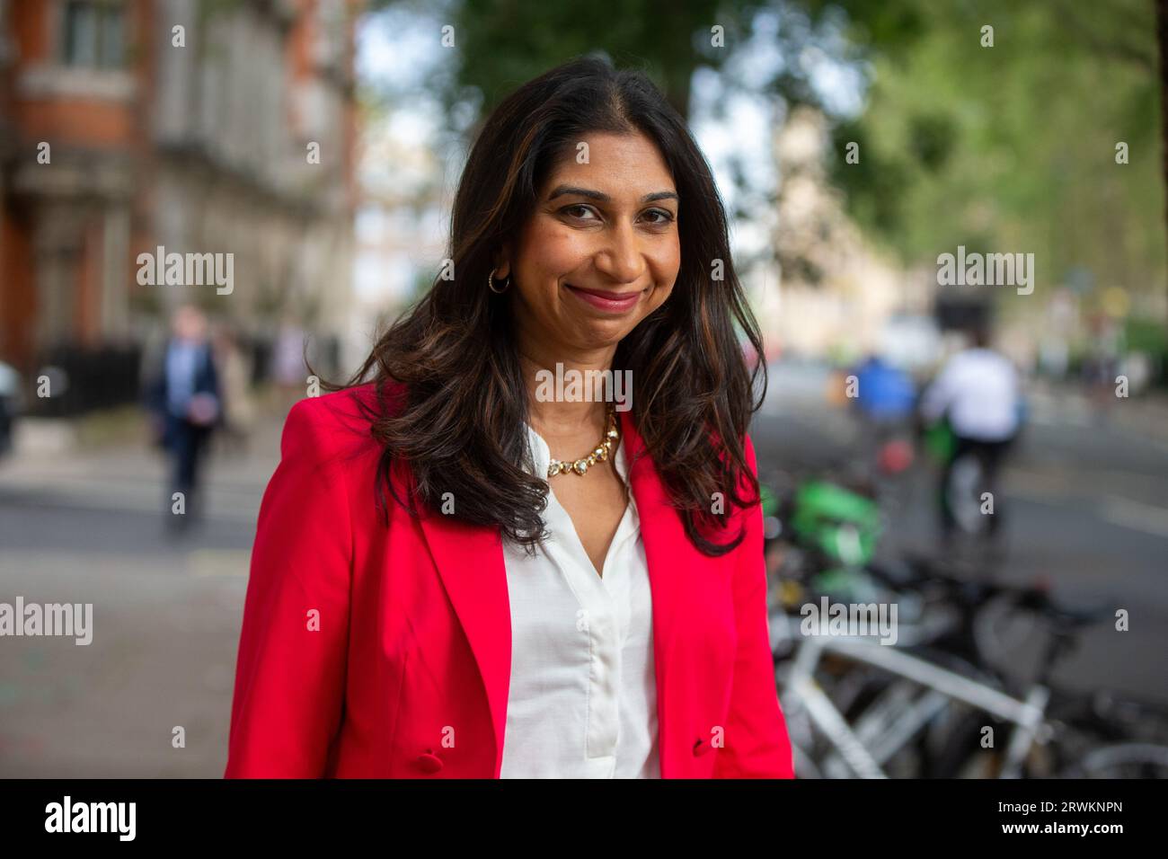 London, England, UK. 20th Sep, 2023. Secretary of State for the Home Department SUELLA BRAVERMAN is seen in Westminster as she tours TV studious during morning interviews. (Credit Image: © Tayfun Salci/ZUMA Press Wire) EDITORIAL USAGE ONLY! Not for Commercial USAGE! Stock Photo