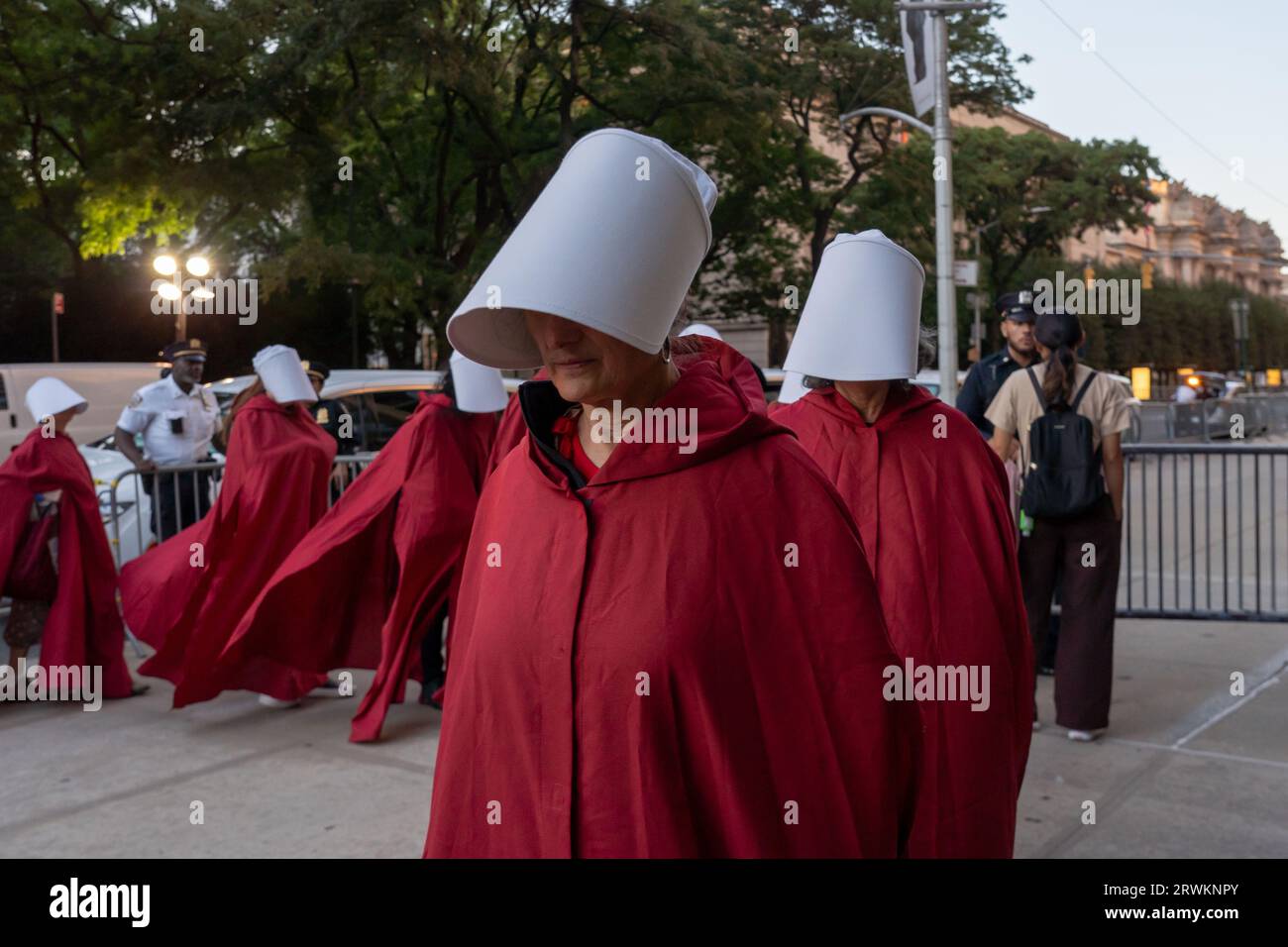 The handmaid's shop tale prime