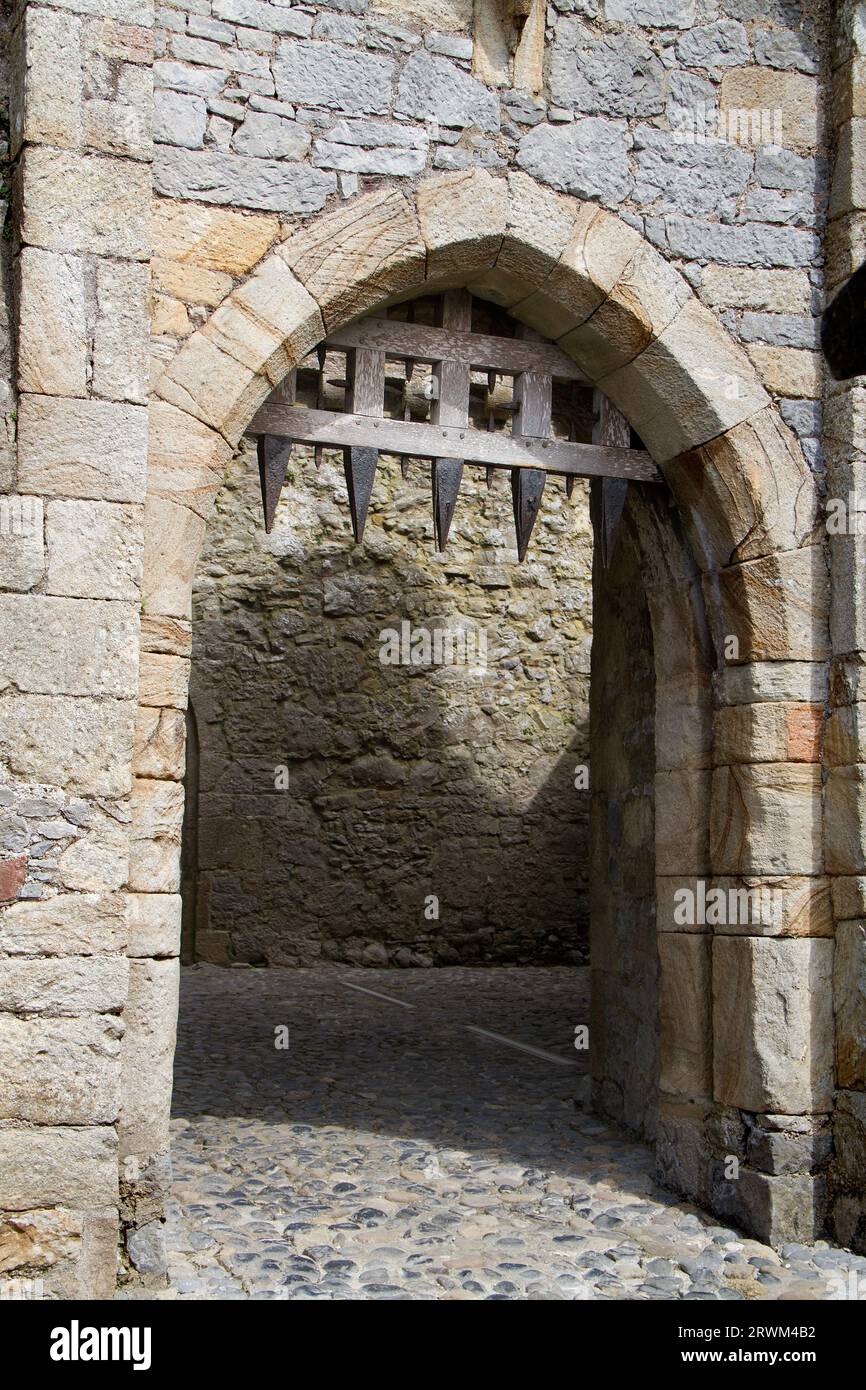 Portcullis in the gate of a medieval Irish castle Stock Photo Alamy
