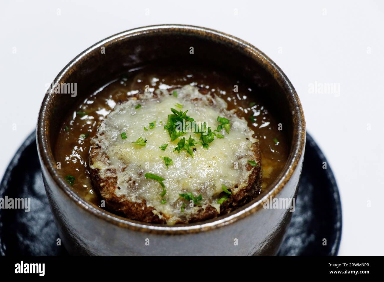 classic french onion soup with gruyere cheese crouton Stock Photo - Alamy