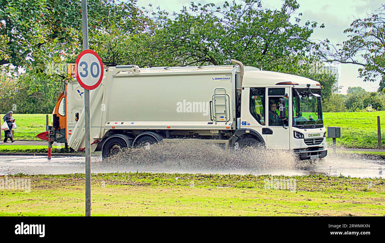 Glasgow, Scotland, UK. 20th  September, 2023. UK Weather: Hurricane Nigel  Rain in the city saw  the A82 and its bike lane on great western road in the north of the city flooded and a hazard to traffic. Credit Gerard Ferry/Alamy Live News Stock Photo