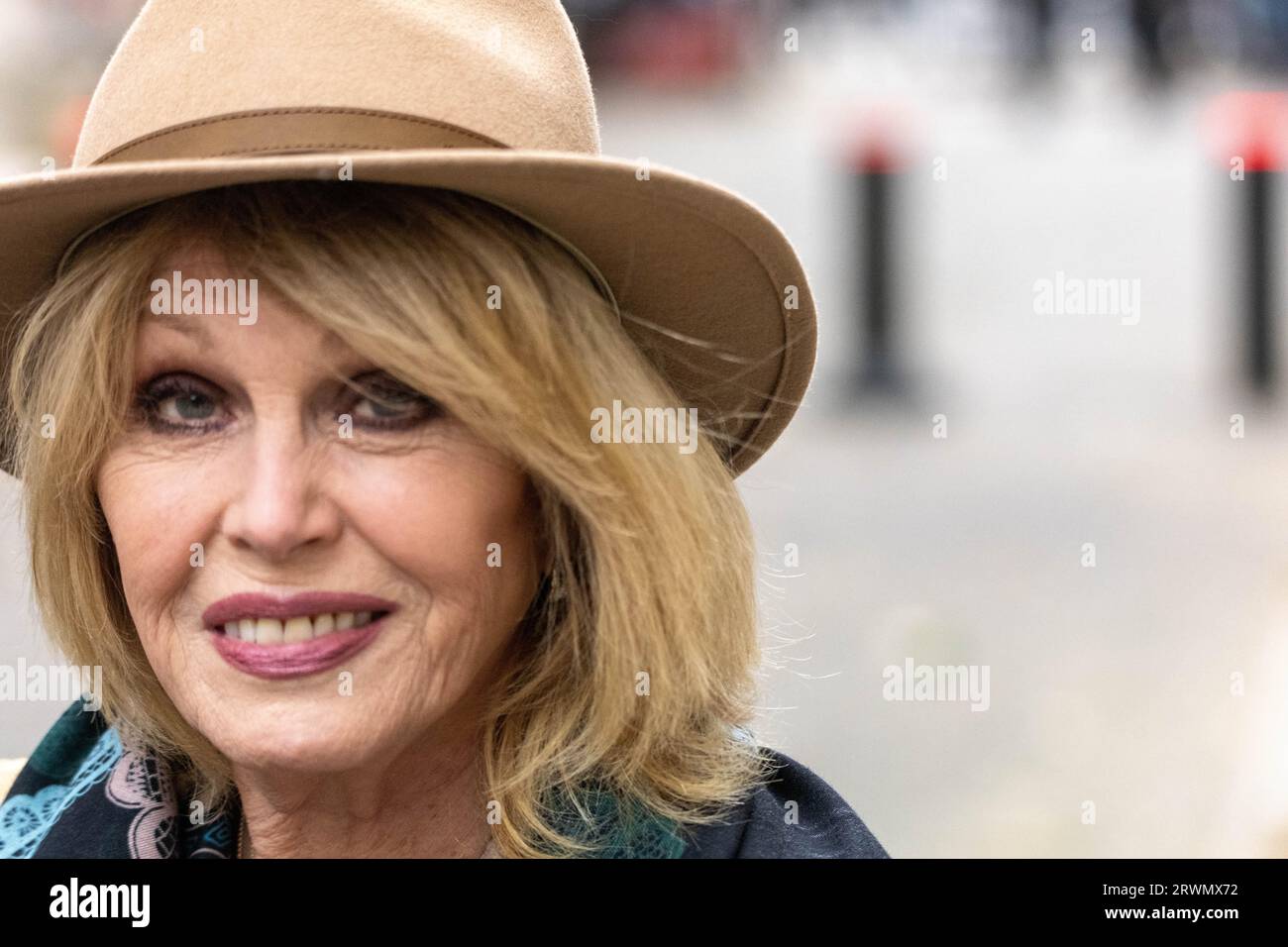 London, UK. 20th Sep, 2023. Dame Joanna Lumley hands in a ban live exports petition to 10 Downing Street London UK Credit: Ian Davidson/Alamy Live News Stock Photo