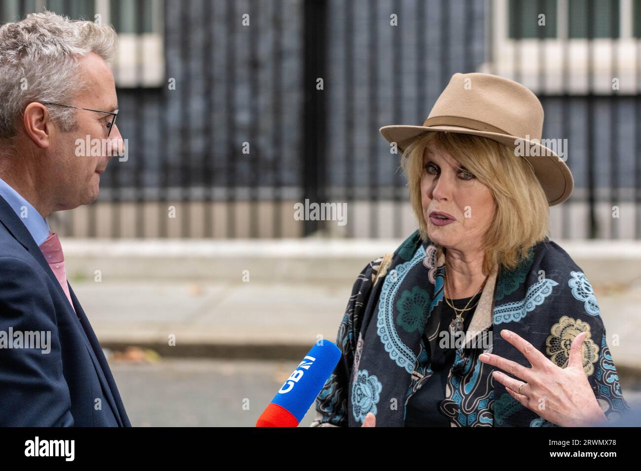 London, UK. 20th Sep, 2023. Dame Joanna Lumley hands in a ban live exports petition to 10 Downing Street London UK Credit: Ian Davidson/Alamy Live News Stock Photo