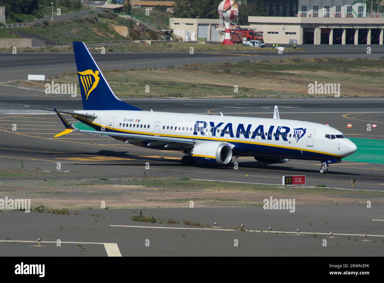 Gando, aeropuerto de Gran Canaria. Avión de línea de la aerolínea de bajo coste Ryanair Boeing 737 Stock Photo