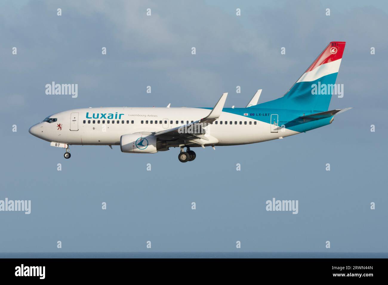 Avión de línea Boeing 737-700 de la aerolínea Luxair Stock Photo
