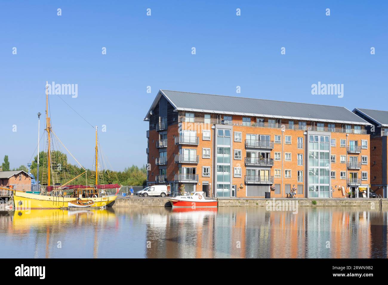 Gloucester Docks new Apartment building with yachts moored by the dockside Gloucester docks Gloucester Gloucestershire England UK GB Europe Stock Photo