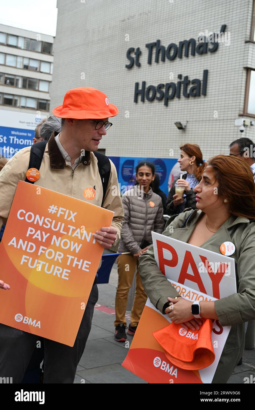 Strike by consultants and doctors. On September 20th 2023 NHS consultants and junior doctors picket St Thomas’ hospital, Westminster, London Stock Photo