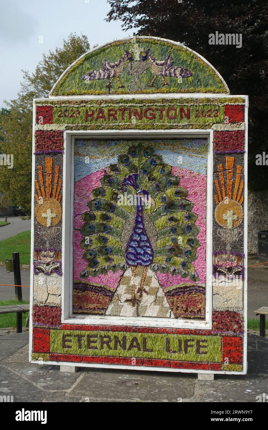 Hartington Well Dressing, Peak District, a traditional craft involving pressing petals and other natural items onto mud in a frame Stock Photo