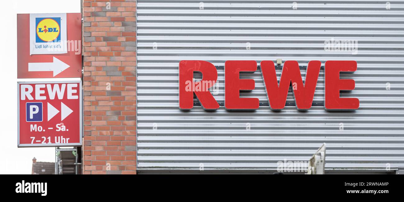 Hamburg, Germany. 19th Sep, 2023. View of the REWE lettering on a supermarket. Credit: Markus Scholz/dpa/Alamy Live News Stock Photo