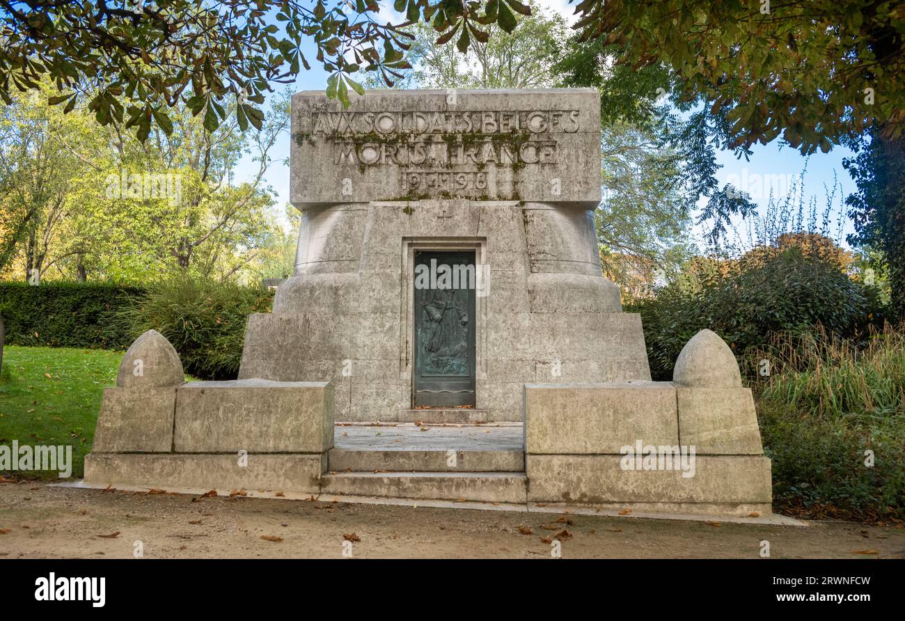 The white stone  memorial to Belgium soldiers who died in France during WW1 in Pere Lachaise Cemetary in Paris, France. Stock Photo