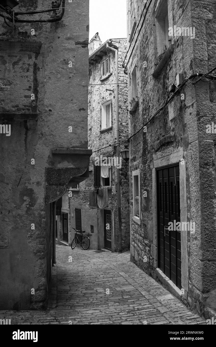 Medieval houses jettying Black and White Stock Photos & Images - Alamy