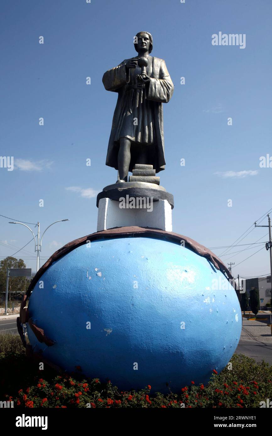 A sculpture of Christopher Columbus with the world decorates Colon