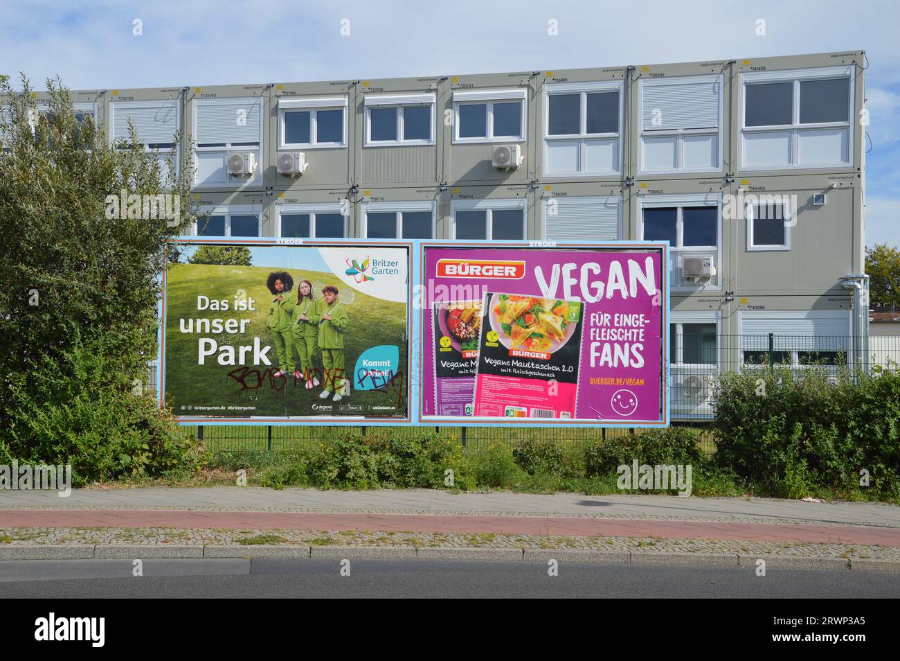 Street advertising hi-res stock photography and images - Alamy