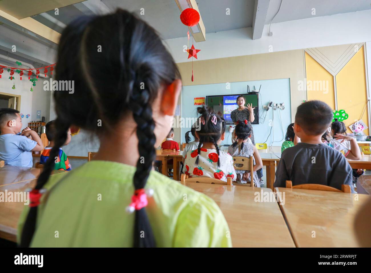LUANNAN COUNTY, China - June 2, 2022: The kindergarten teacher explained the Chinese Dragon Boat Festival transmission customs to the children. Stock Photo