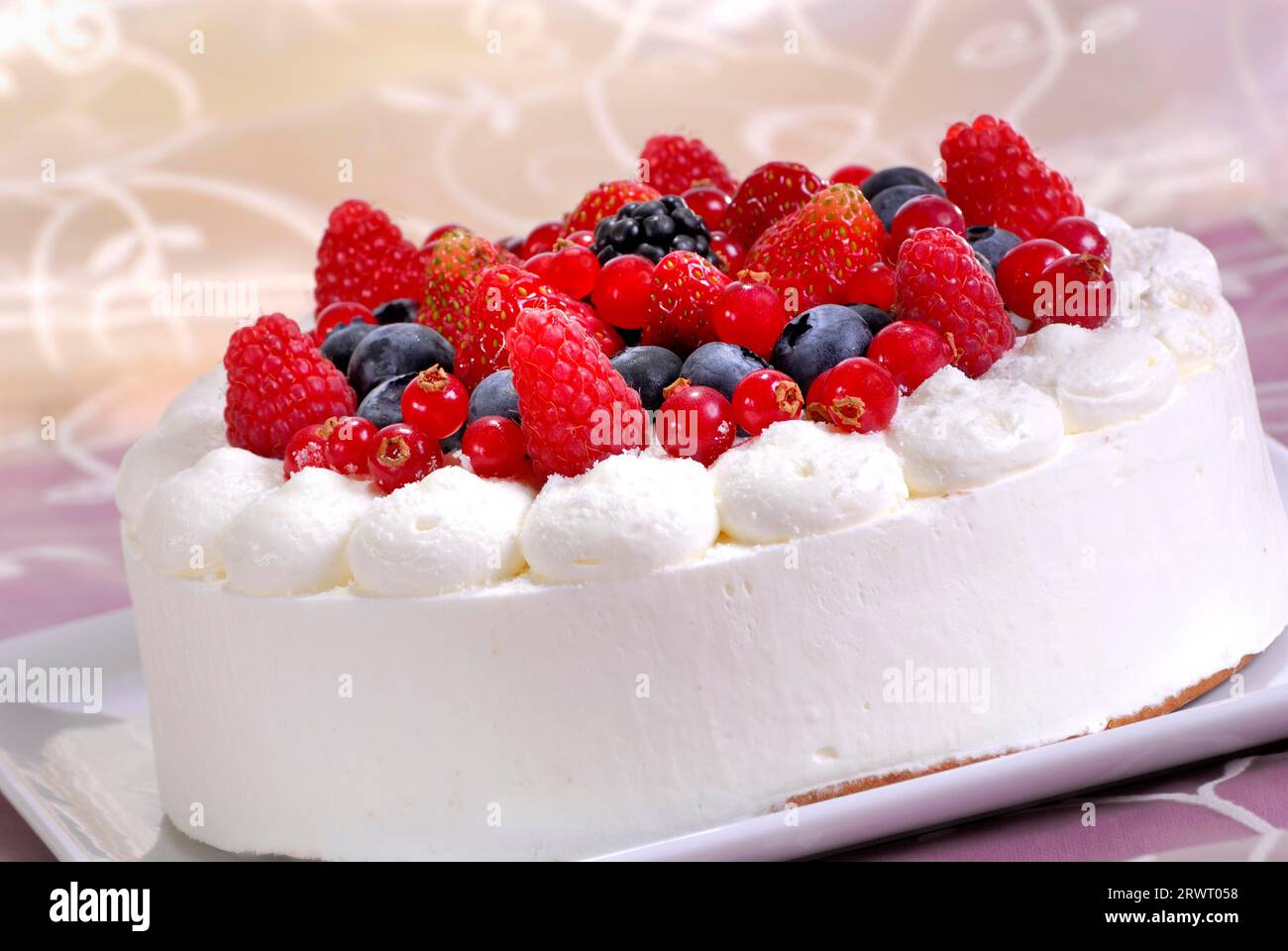 Red blue layer cake hi-res stock photography and images - Alamy