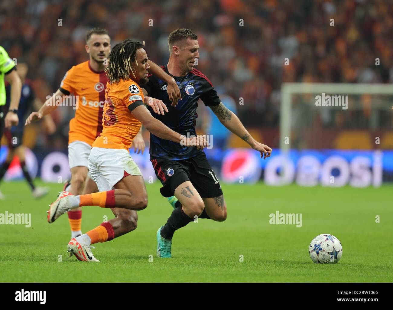 Istanbul. 21st Sep, 2023. Sacha Boey (L) of Galatasaray vies with Lukas Lerager of Copenhagen during the UEFA Champions League Group A match between Galatasaray and Copenhagen in Istanbul, T¨¹rkiye, on Sept. 20, 2023. Credit: Xinhua/Alamy Live News Stock Photo