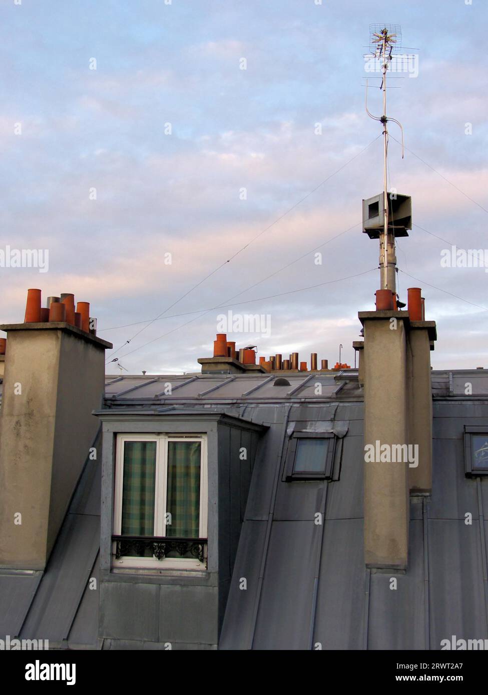 Paris rooftops close hi-res stock photography and images - Alamy