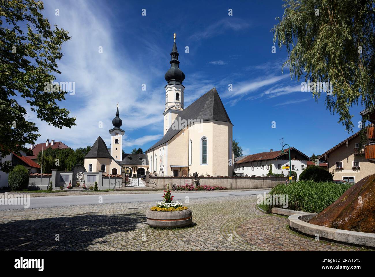 Market square with parish church, Berndorf bei Salzburg, Salzburger Seenland, Flachgau, Land Salzburg, Austria, Europe Stock Photo