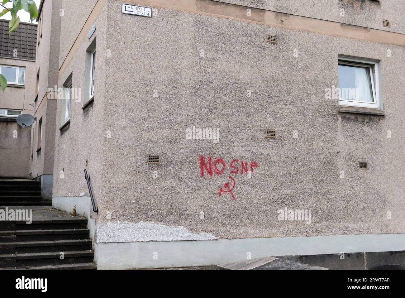 Anti SNP graffiti spray painted on housing block in Edinburgh, Scotland, UK Stock Photo