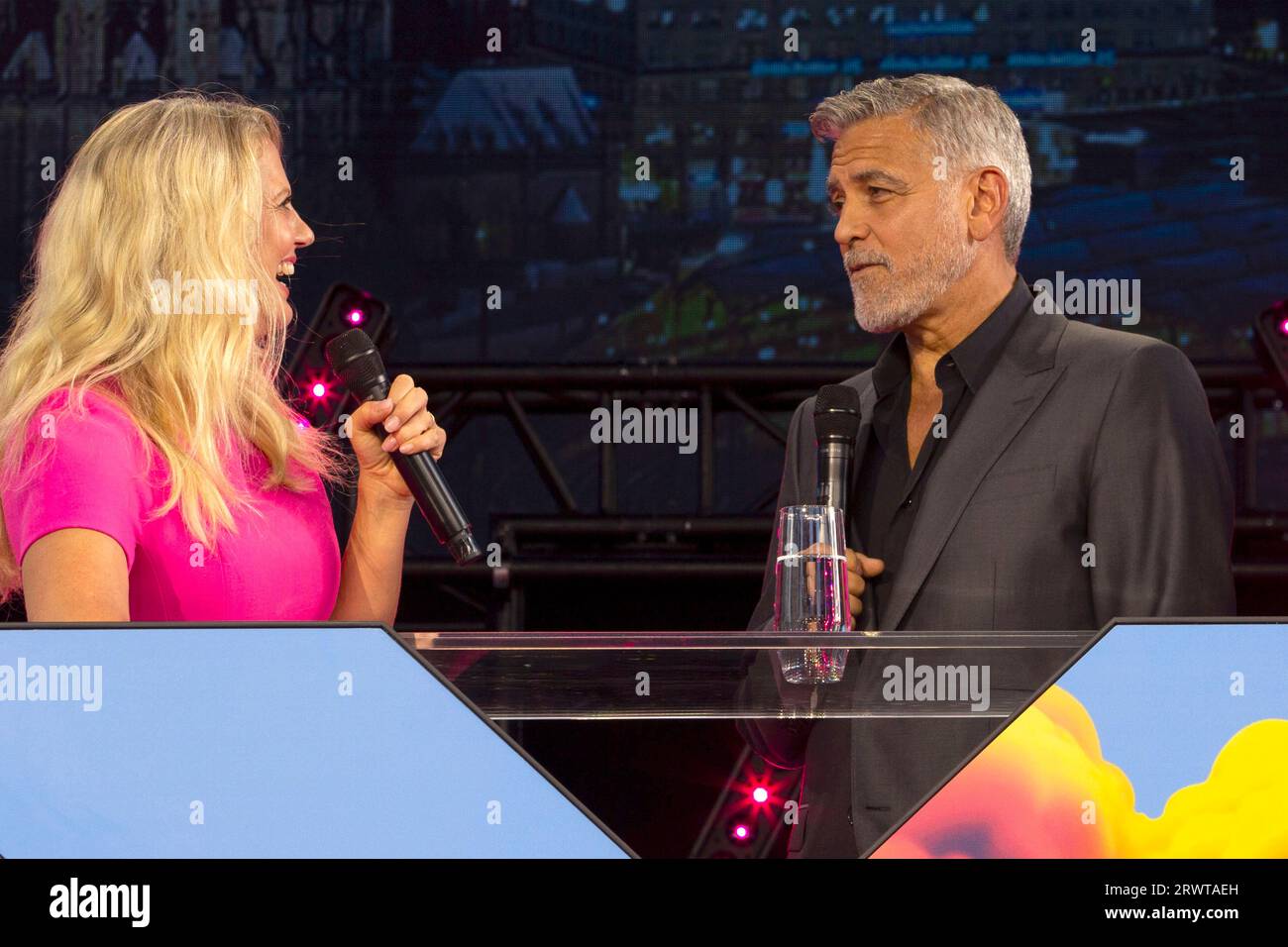 Barabara Schöneberger und George Clooney bei Europas führender Digitalisierungsinitiative DIGITAL X 2023 unter dem Motto 'Be digital. Stay human' im Mediapark. Köln, 20.09.2023 Stock Photo