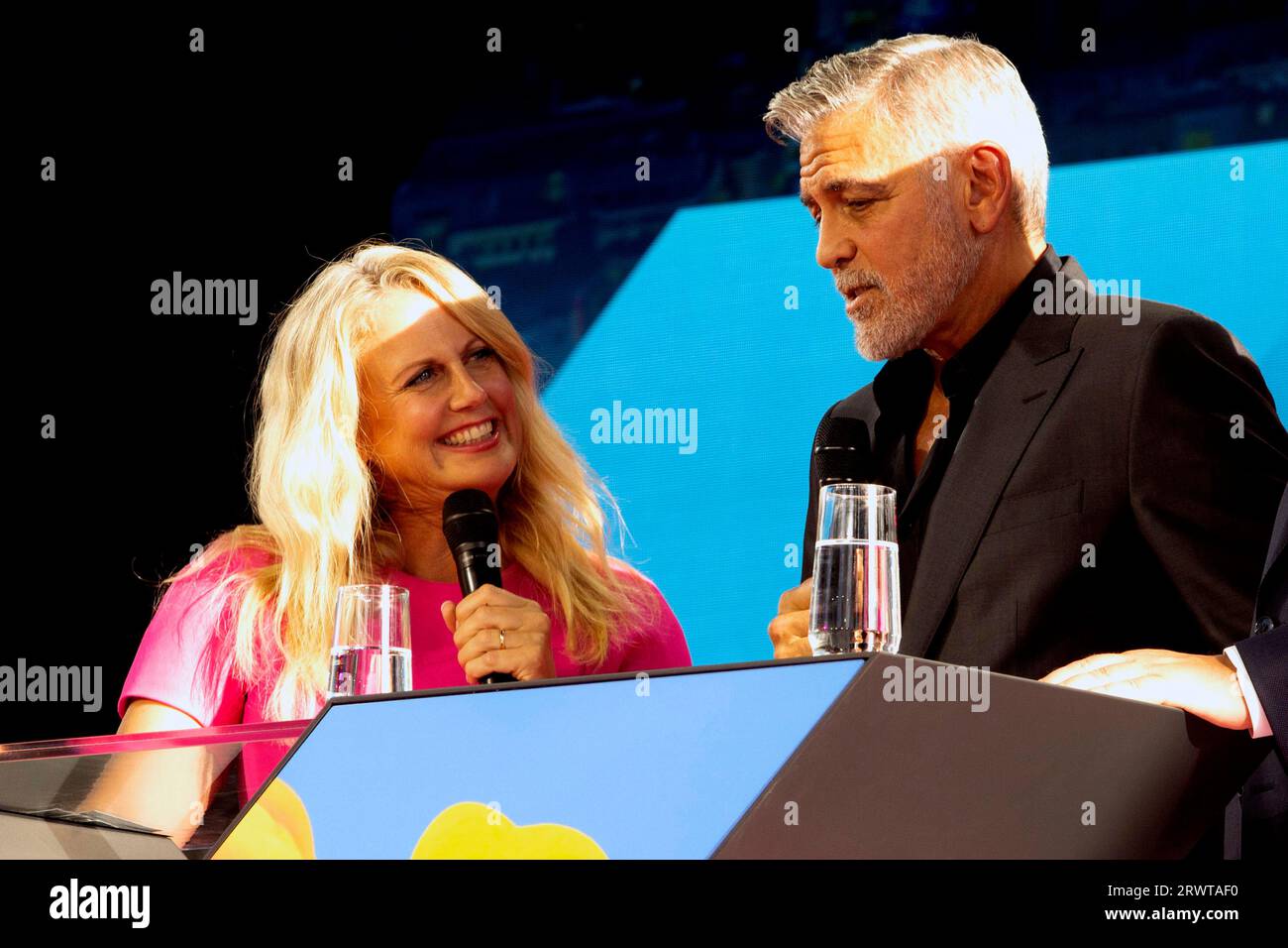 Barabara Schöneberger und George Clooney bei Europas führender Digitalisierungsinitiative DIGITAL X 2023 unter dem Motto 'Be digital. Stay human' im Mediapark. Köln, 20.09.2023 Stock Photo