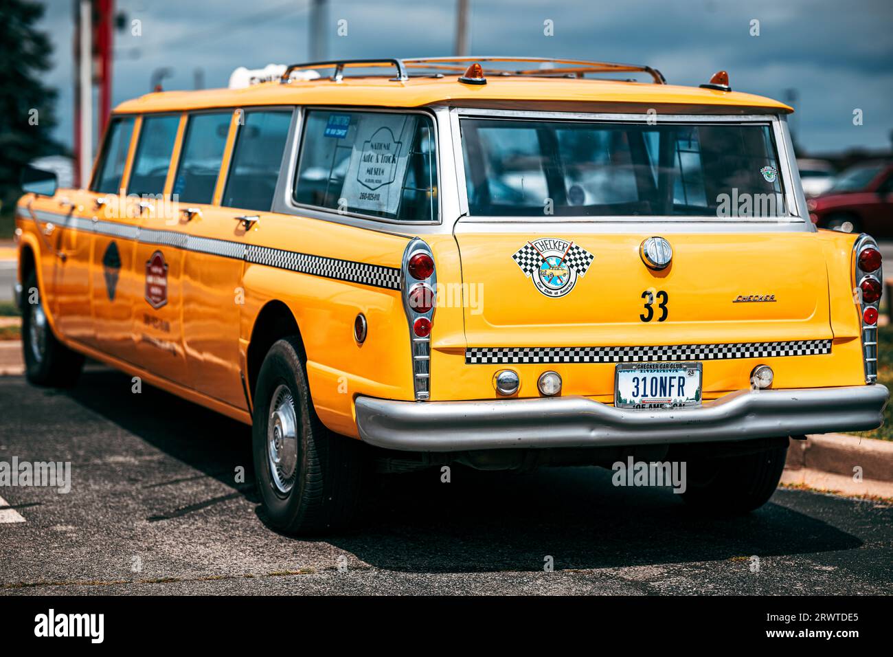 Roadside cab hi-res stock photography and images - Alamy