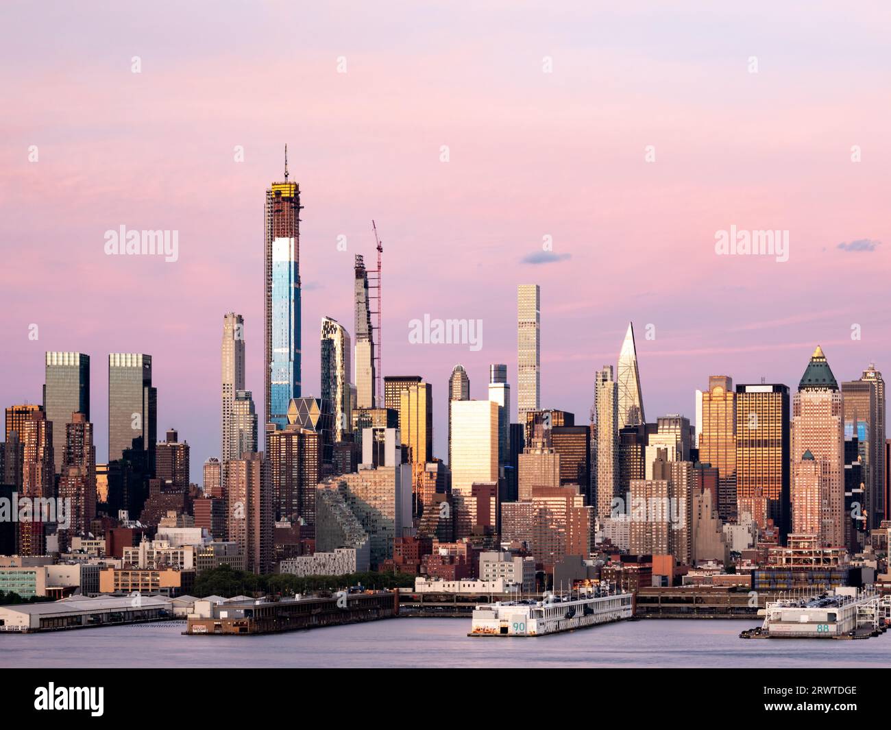 An aerial view of the iconic skyline of Midtown Manhattan in New York ...