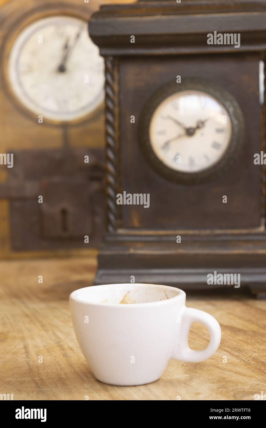 Old wall clocks hi-res stock photography and images - Alamy